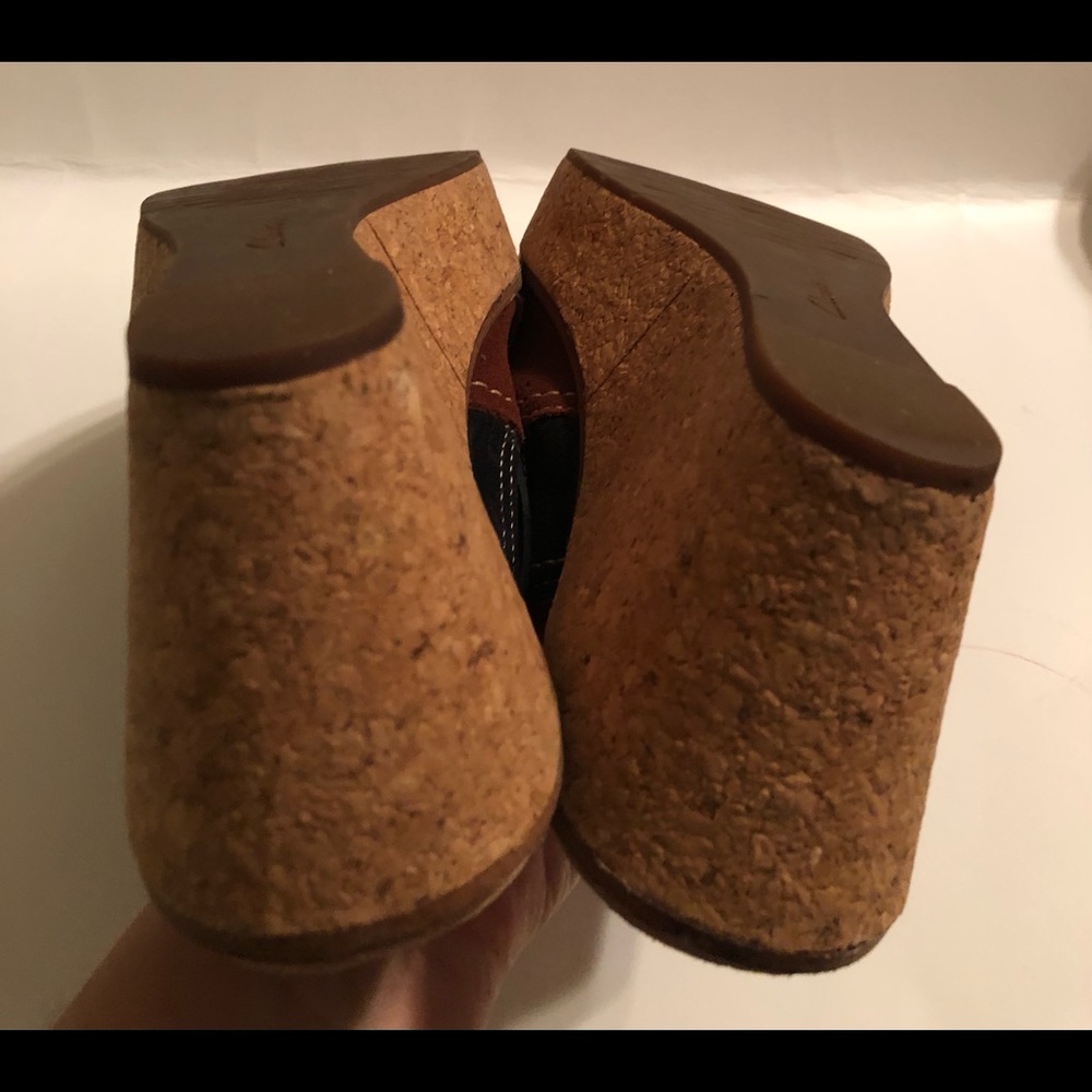 Clarks wedge slides Size 9.5 Excellent preowned condition - Picture 6 of 7